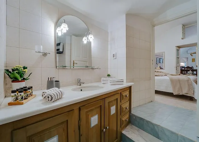 Βίλα Moon Cactus Traditional Cave With Jacuzzi