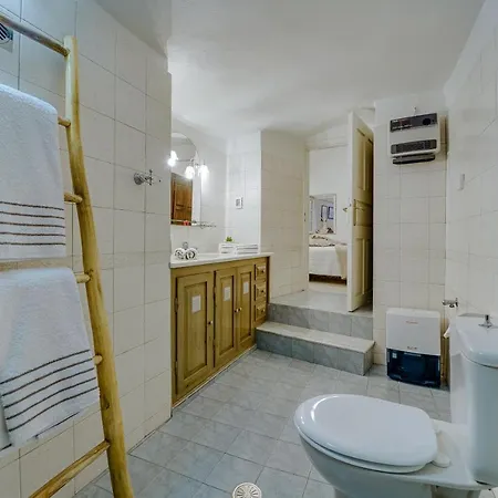 Moon Cactus Traditional Cave With Jacuzzi 메사리아