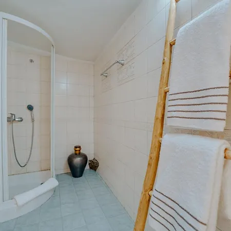 Moon Cactus Traditional Cave With Jacuzzi 빌라