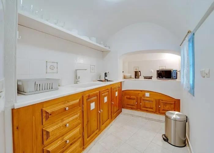 וילה Moon Cactus Traditional Cave With Jacuzzi מסאריה