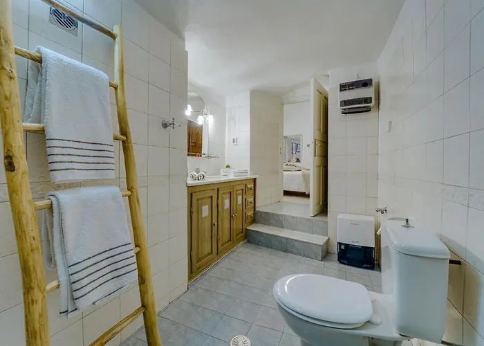 Moon Cactus Traditional Cave With Jacuzzi מסאריה